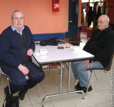 le Morbihan et le Finistère boivent une tasse de café.