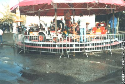 la pluie n'a pas empêché le carrousel de tourner - 1999