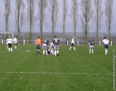 l'arbitre a été "houspillé" par certains spectateurs...