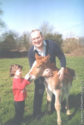 ma copine Méline et moi sommes adoptés par le petit cheval