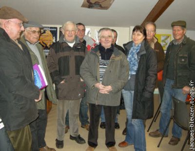 Jean Riou croise les doigts près de Sylvie et Fernand Jaouen.