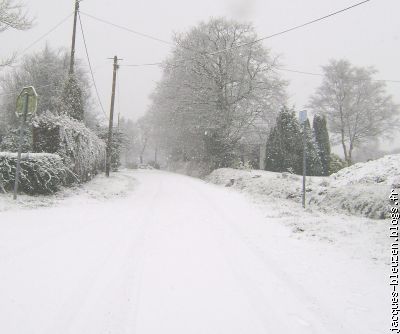 Hent-Strakou.    le chemin vers Strakou et les sources.