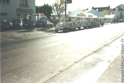 le petit train salue Christiane et Henri Cadic - 1999